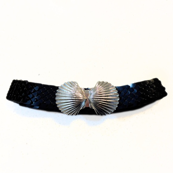 Vintage Black Stretch Belt with a Silver Shell Clasp One Size - Picture 2 of 5